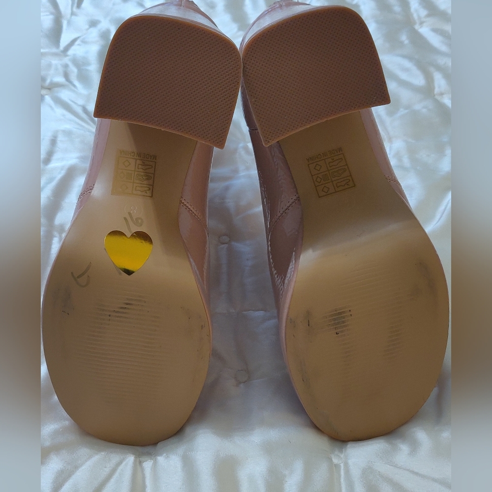 Journee Collection Nude Boots. - Picture 12 of 12